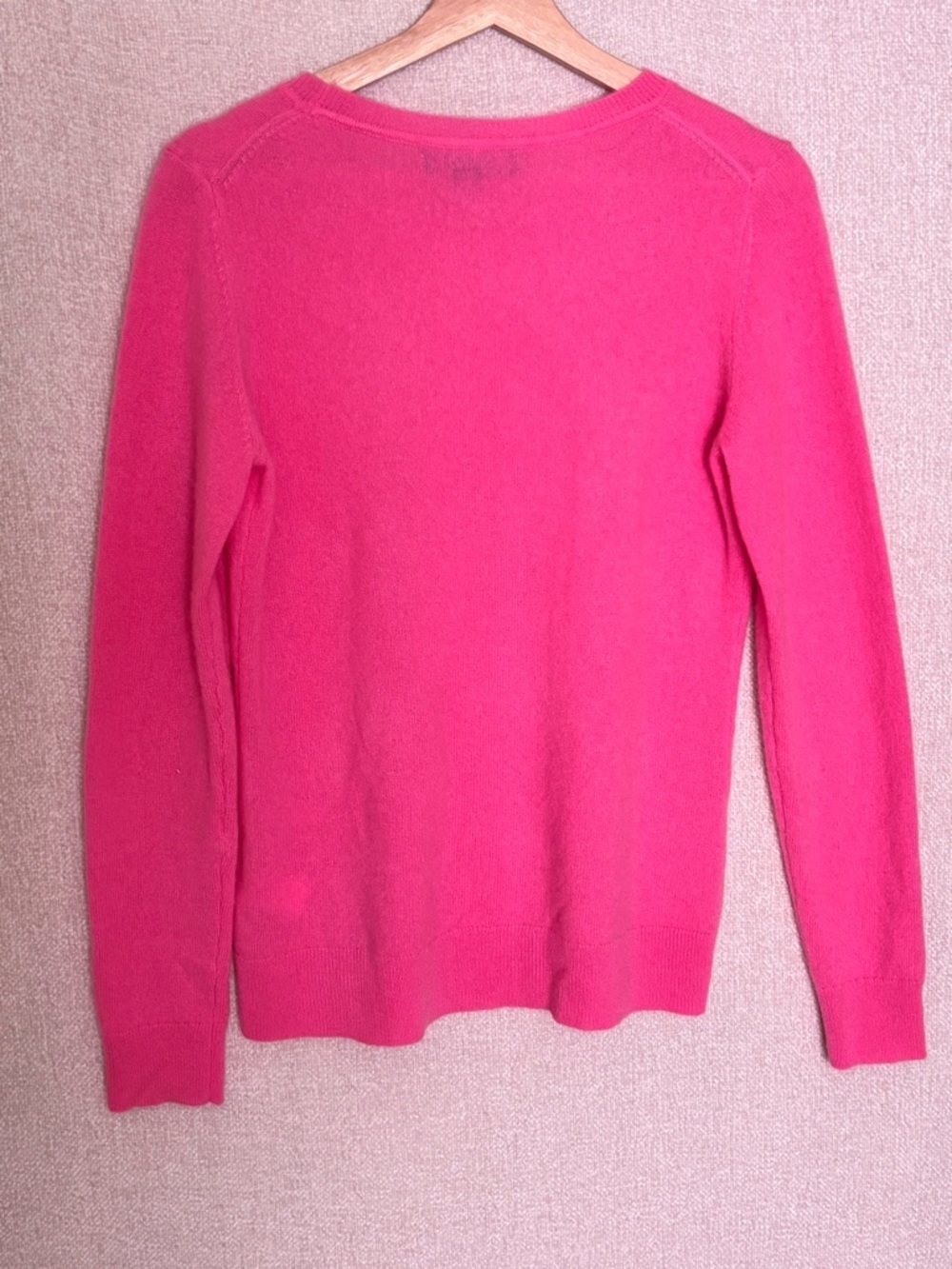 TAHARI 100% 2 ply Cashmere crewneck pink sweater size Small lightweight spring - Picture 2 of 6